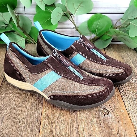 Lands End top zipper slip on casual shoe Size 4 - Picture 1 of 9